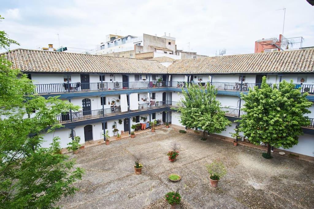 Corral Central Oasis Sevilla Bagian luar foto